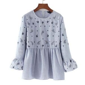 size M-L Seersucker Embroidery Top